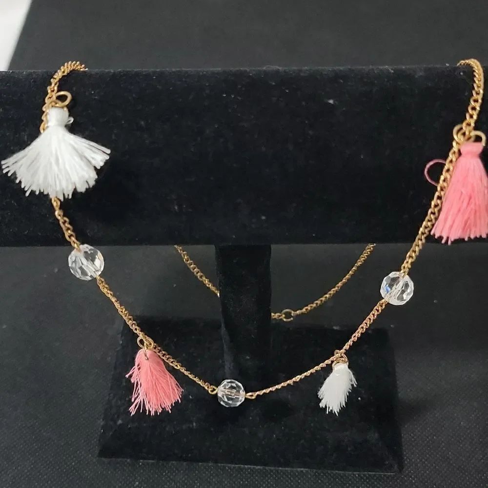 Tasselโandโ
beadย necklace